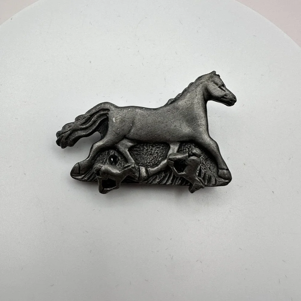 Vintage 90s Pewter Finish Mare Brooch Pin & Stud Earring Set Women's‎ Jewelry